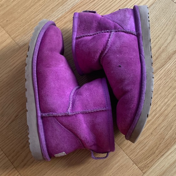 Used UGGS - Picture 4 of 6